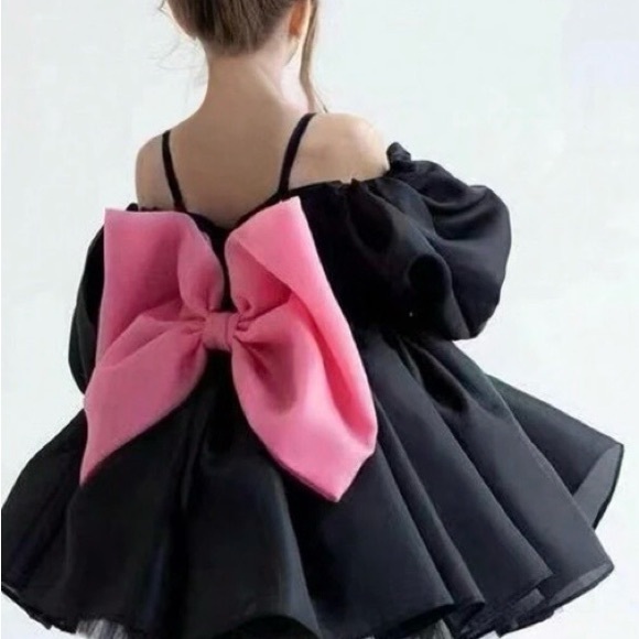 SHEIN Black Dress with Pink Accent for Kids - Picture 2 of 7